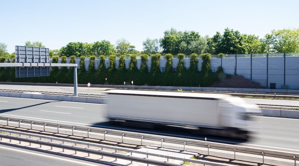 Afscherming langs een snelweg